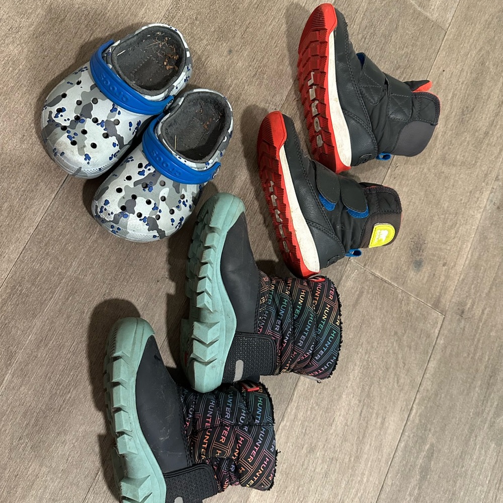 Hunter Kids Black and Blue Boots